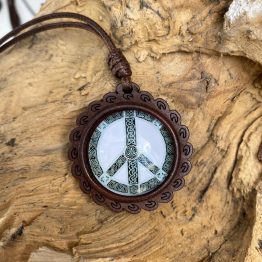 colgante_resina_hippie colgante de madera y resina en color blanco