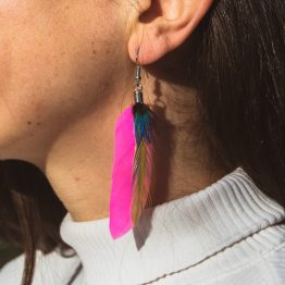 pendientes de pluma rosas