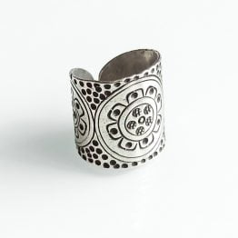 anillo Pritiví con forma de flor